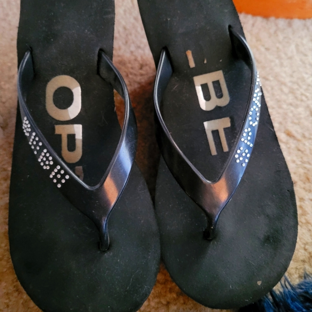 BEBE platform flip flops